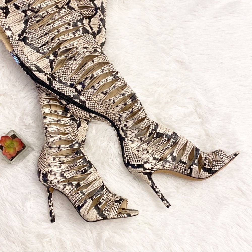Vince Camuto VC-CHAENDRA BLACK WHITER SNAKE size 6M over the knee boot
